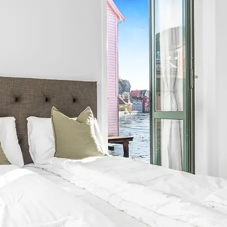 Apartment Ocean-view Haven: Take A Swim From Your Window! *