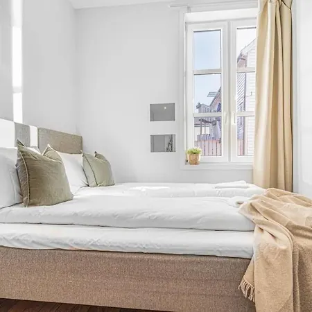 Apartment Ocean-view Haven: Take A Swim From Your Window!