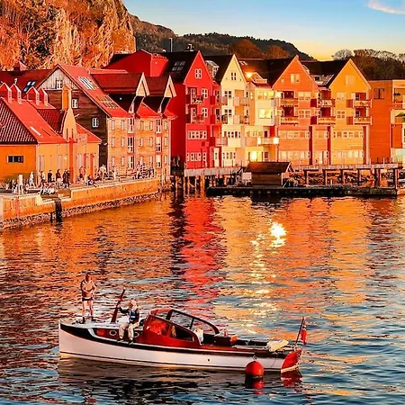 Apartment Ocean-view Haven: Take A Swim From Your Window!