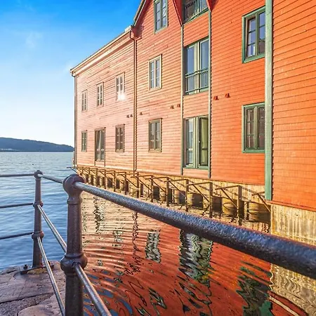 Ocean-view Haven: Take A Swim From Your Window! Leilighet Bergen