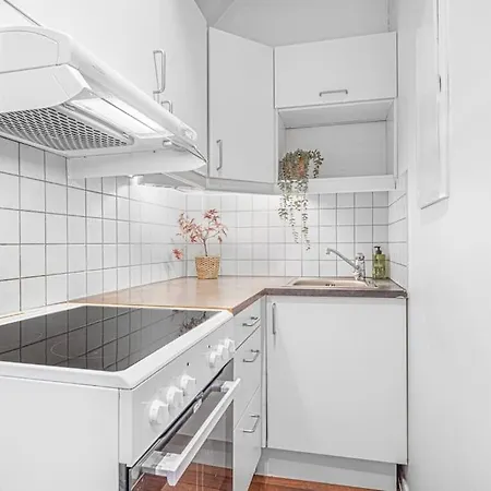 Apartment Ocean-view Haven: Take A Swim From Your Window!