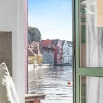 Ocean-view Haven: Take A Swim From Your Window! Apartmán Bergen